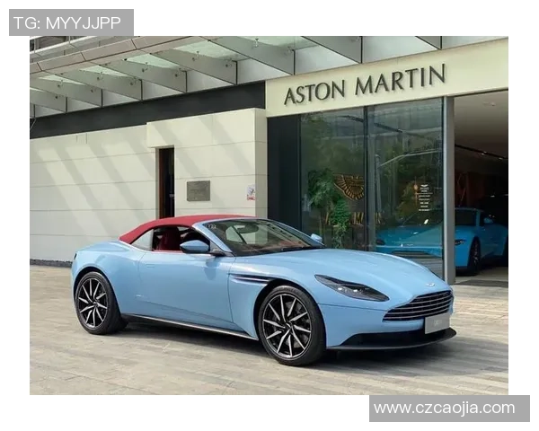 足球明星驾驭阿斯顿马丁展现风采与速度的完美结合