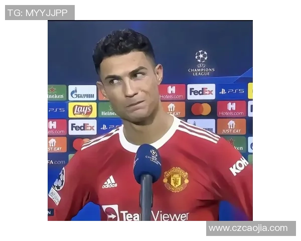 足球明星在抖音分享生活瞬间，精彩图片展现他们场内外的魅力与风采